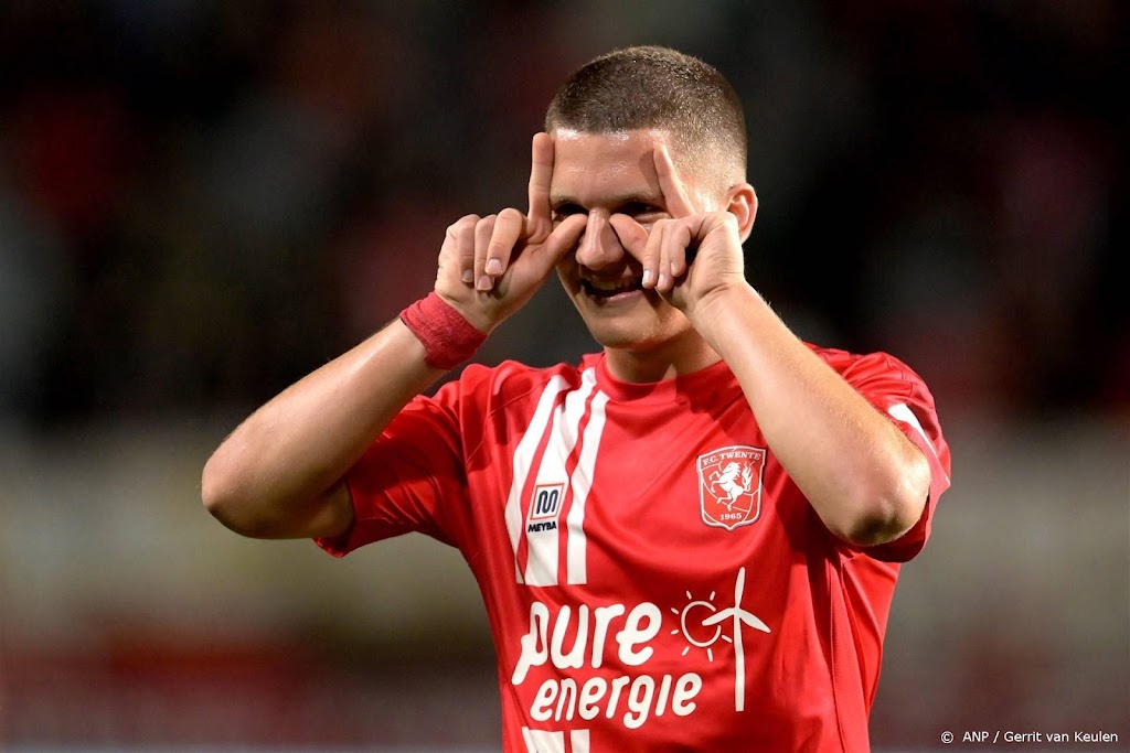 Aanvaller Tzolis verlaat FC Twente en gaat terug naar Norwich