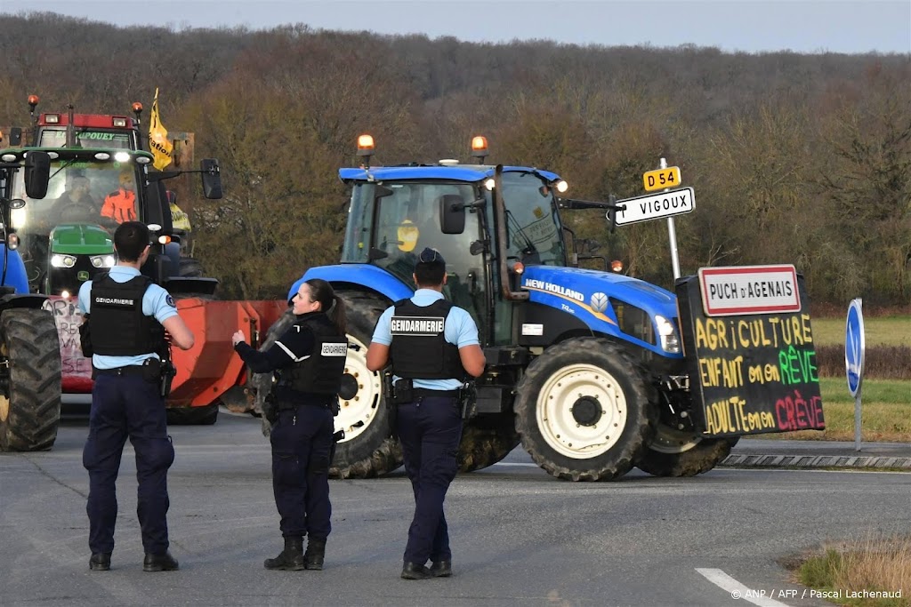 Nederlandse vrachtwagens rijden om door wegblokkades Frankrijk