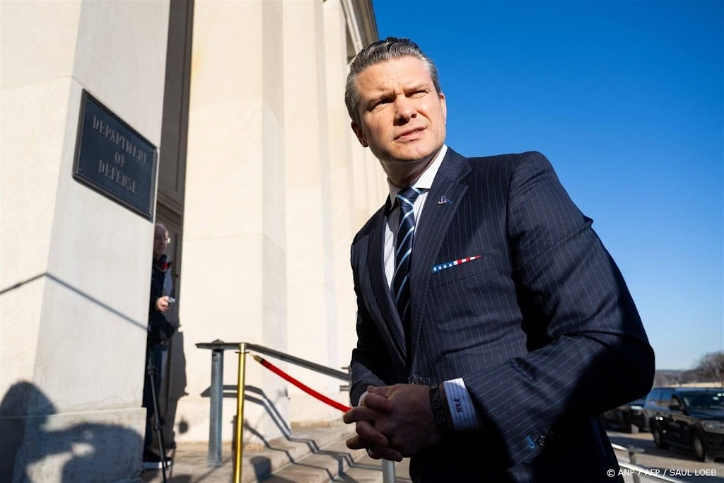 Defensieminister VS kondigt onderzoek aan naar vliegtuigcrash