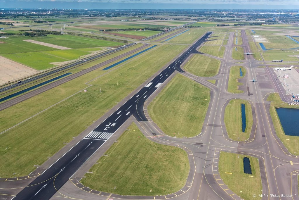 Haarlemmermeer wil zonneakker naast landingsbaan Schiphol