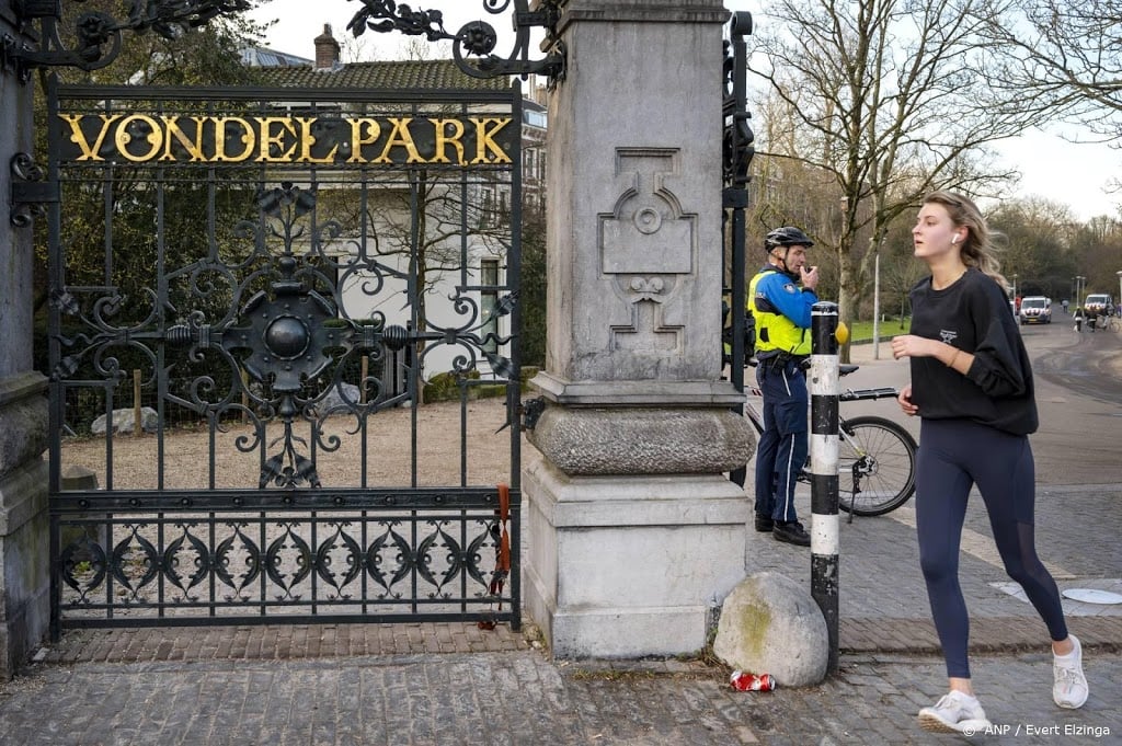 Toegang Vondelpark in Amsterdam afgesloten wegens drukte