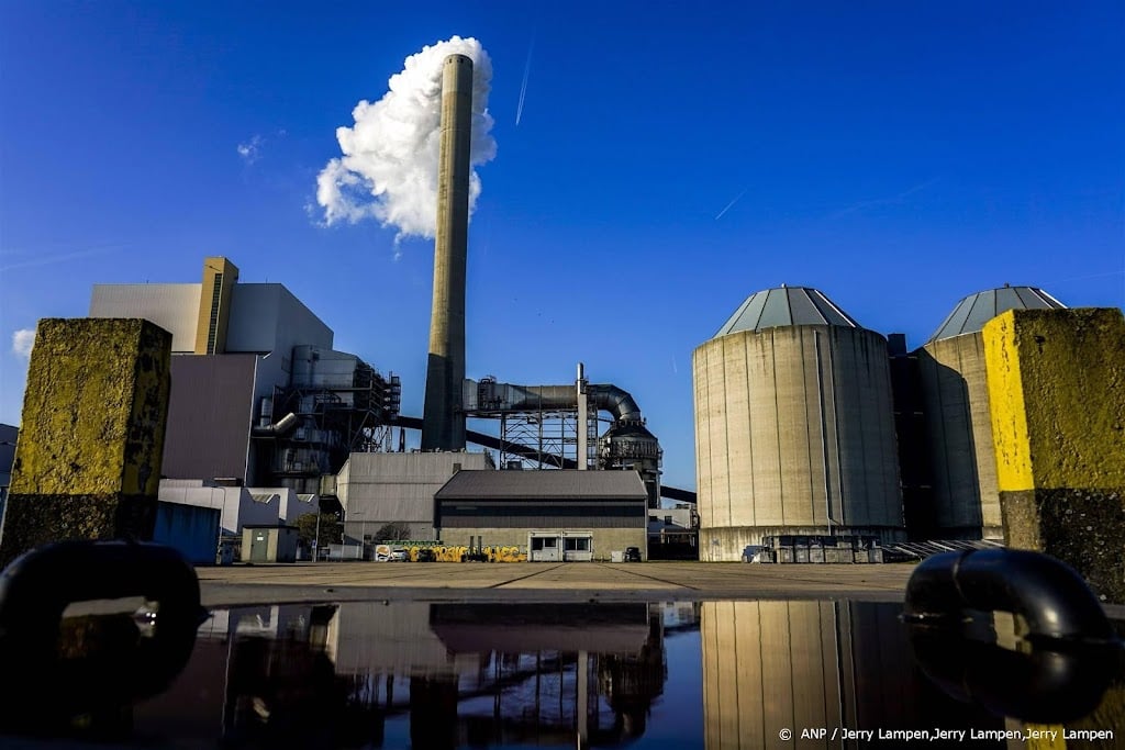 Aanhoudingen bij ontruiming klimaatactie stadhuis Amsterdam