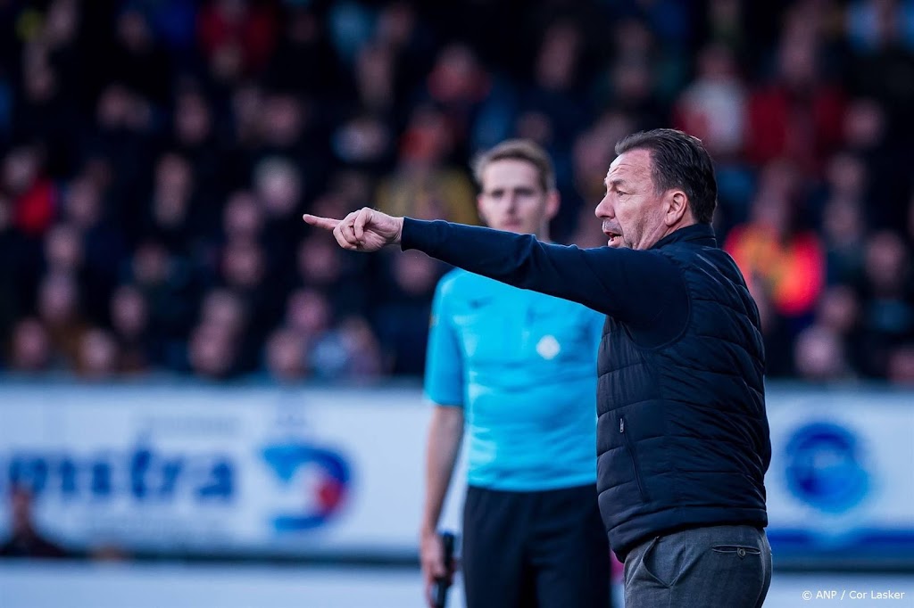 NAC Breda laat na seizoen trainer Van Gastel gaan