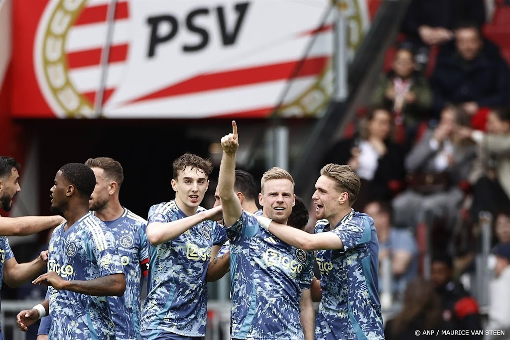 Klaassen maakt ook tegen PSV de 1-0 en is Litmanen voorbij