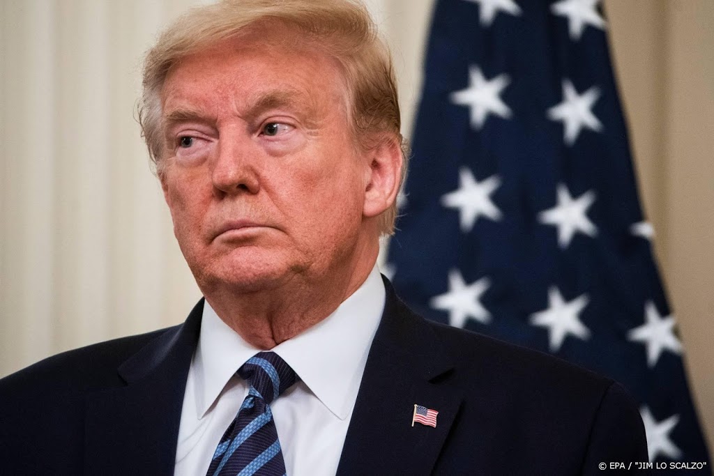 Trump zou ex-adviseur Flynn mogelijk opnieuw aannemen