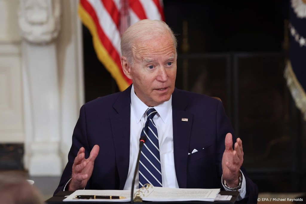 Biden wil toegang tot VS voor hoogopgeleide Russen vereenvoudigen