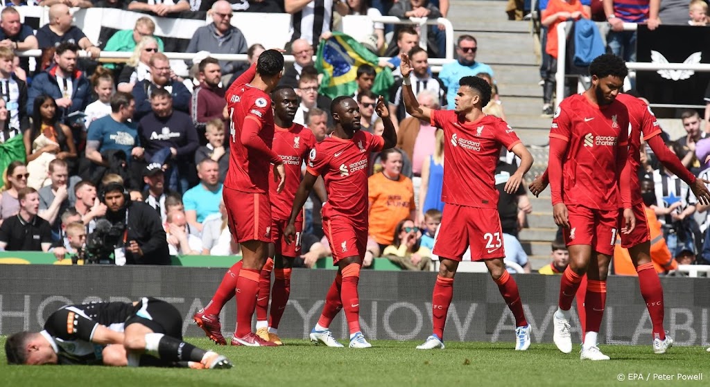 Liverpool voert met nipte zege in Newcastle druk op City weer op