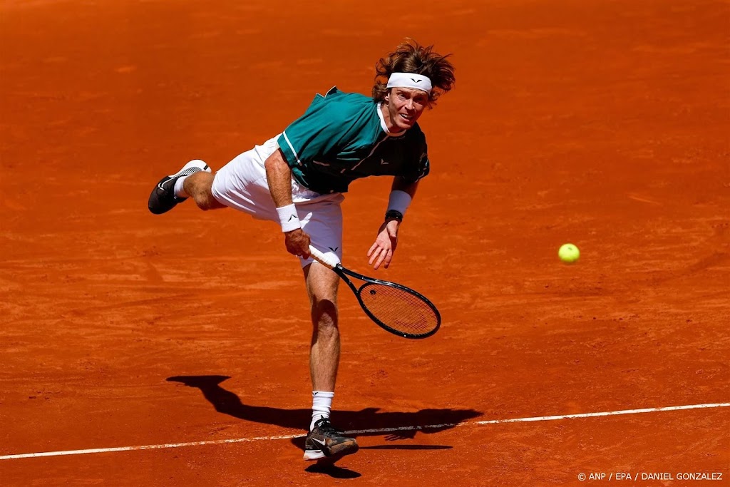 Roeblev houdt Griekspoor uit kwartfinales tennistoernooi Madrid