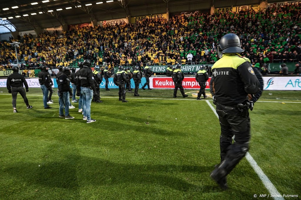 Meerdere relschoppers aangehouden na duel ADO Den Haag