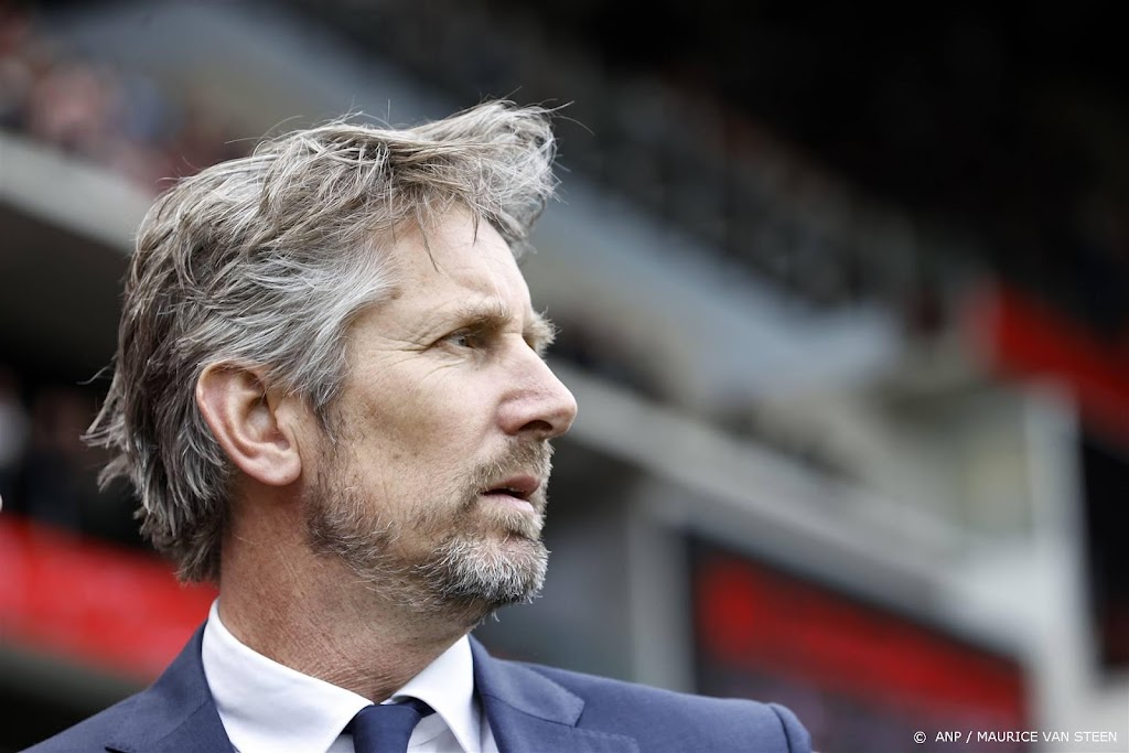 Van der Sar vertrekt na teleurstellend seizoen bij Ajax