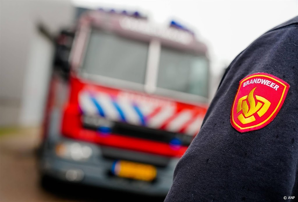Uitslaande brand verwoest loods in Wezep