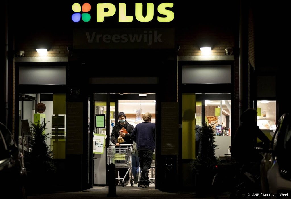 Melk en karnemelk in literpakken huismerk PLUS worden biologisch