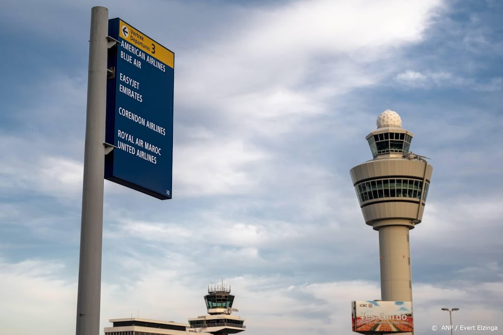 Schiphol hoeft in augustus minder drastisch in te grijpen