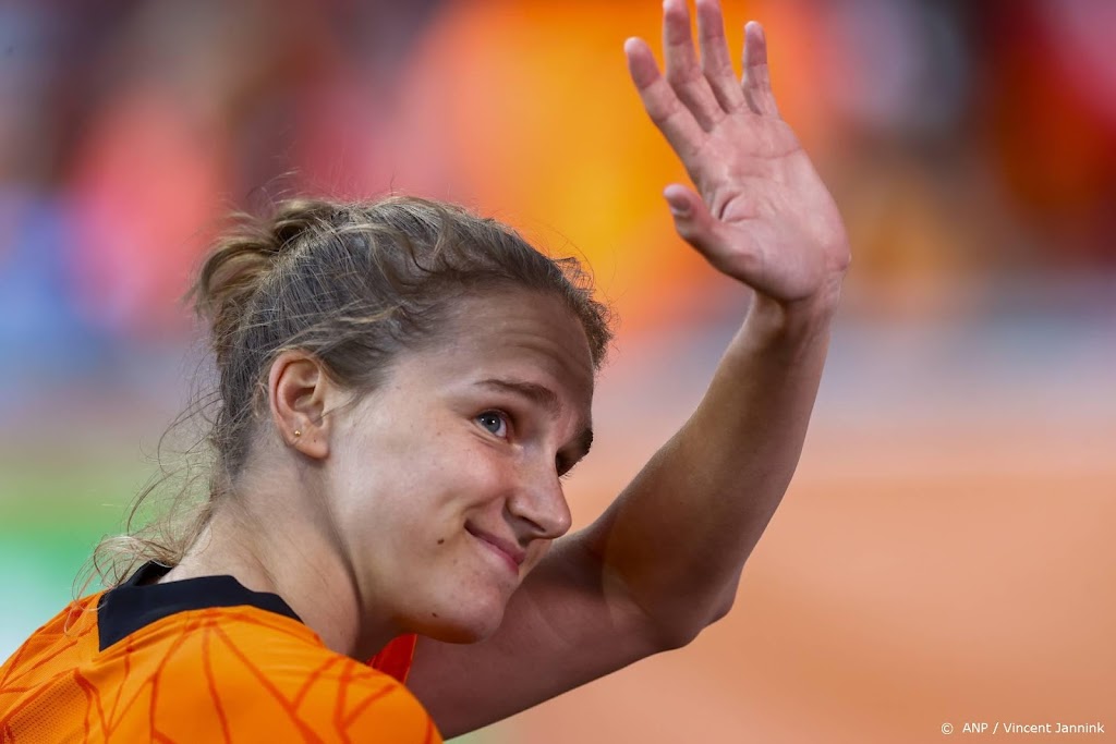 Voetbalsters met jubilerende Miedema tegen VS op Spelen