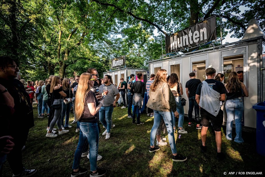 Epidemioloog: voorlopig geen festivals, en misschien mondkapjes