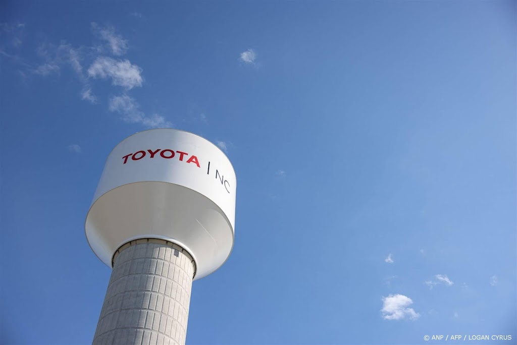 Door schandalen geplaagd Toyota verkoopt minder auto's