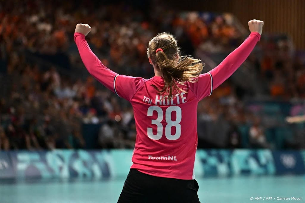 Keepster Ten Holte van handbalsters staat op tegen Spanje