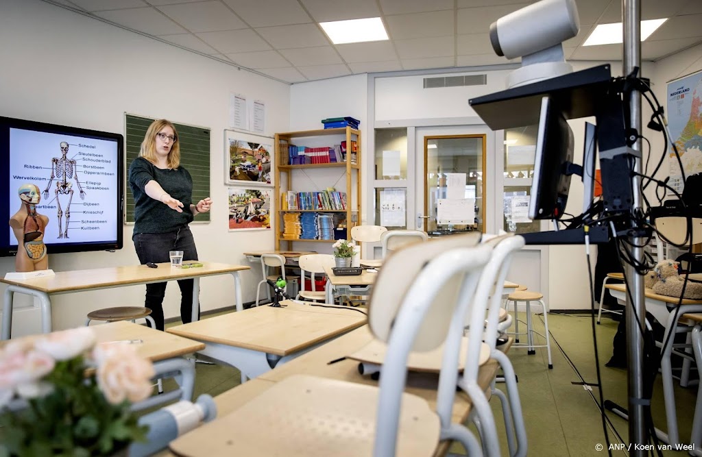 Politiek Den Haag niet blij met permanent onlineonderwijs