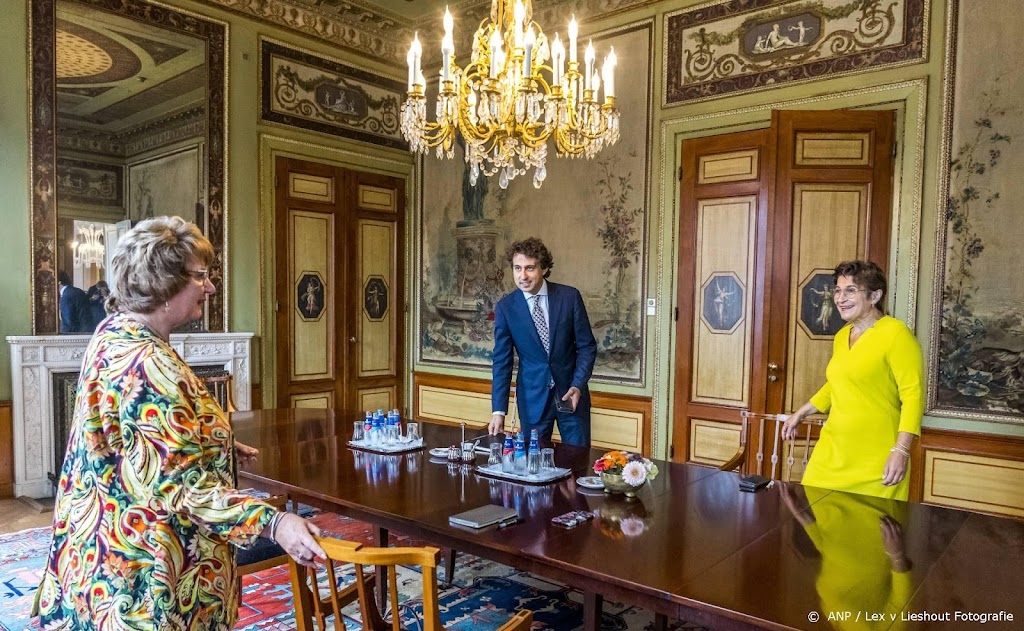 Hamer zet tegenpolen in formatie weer tegenover elkaar