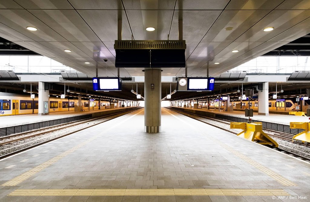Vakbonden: bal ligt momenteel bij de NS