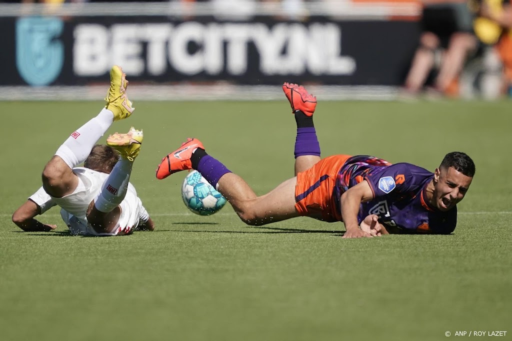 Middenvelder Sadílek weken niet inzetbaar voor FC Twente