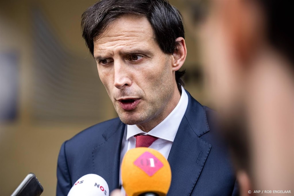 Aspirant-EU-commissaris Hoekstra wil Samsom als rechterhand