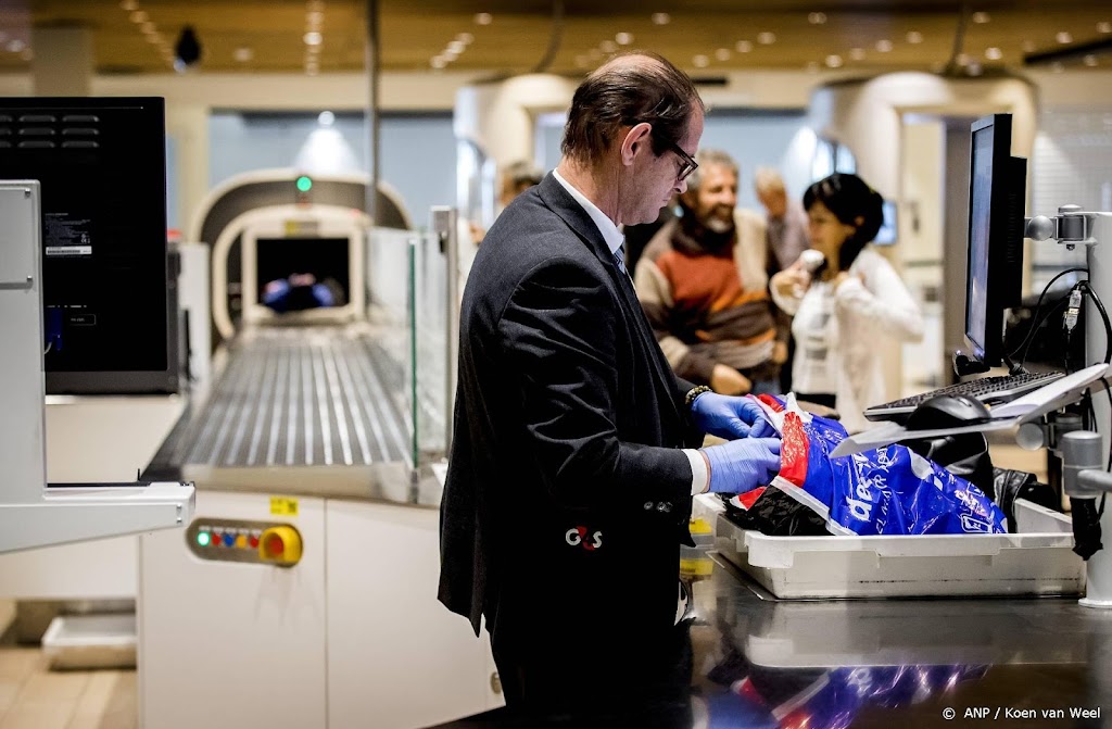 FNV pleit voor nieuwe 'dikke bonus' voor beveiligers op Schiphol
