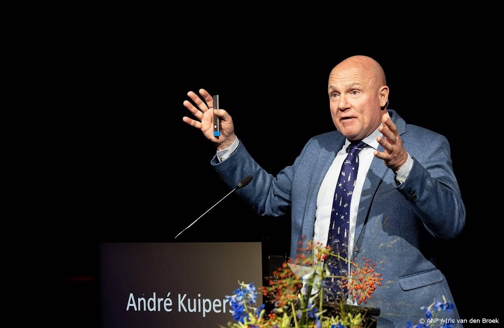 André Kuipers opent congres met tientallen collega-astronauten