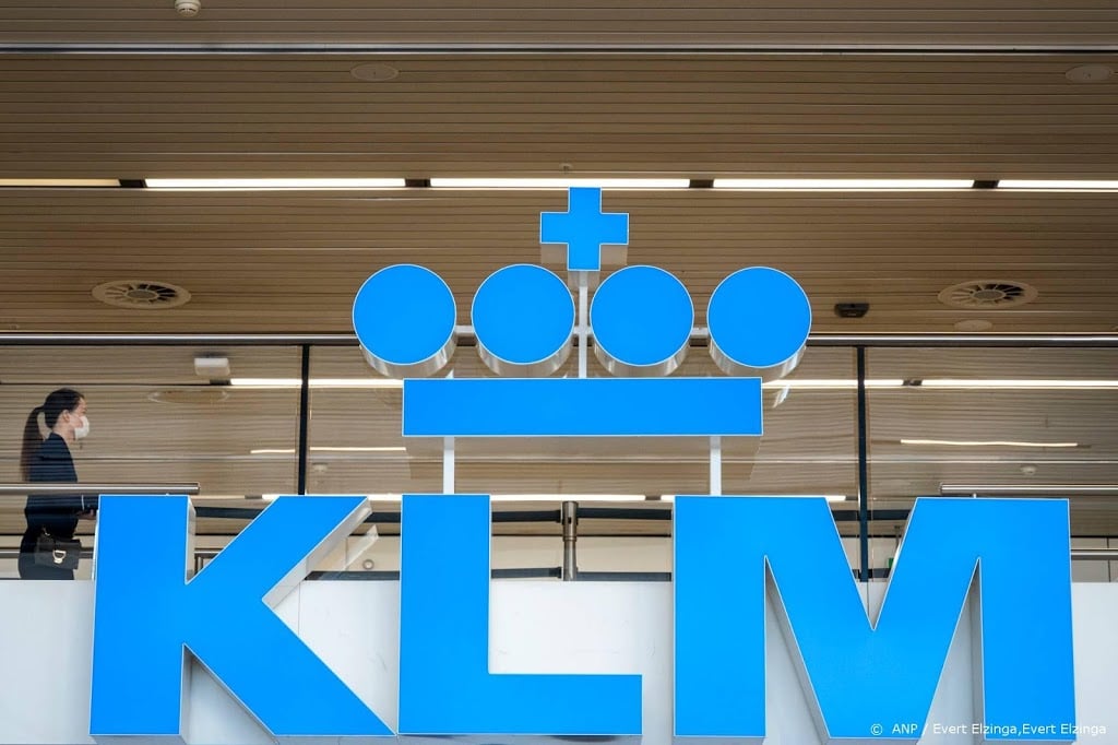 Crisisoverleg bij KLM met bonden over loonmatiging