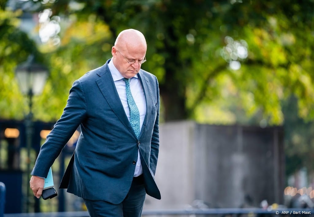 Grapperhaus praat vrijdag weer met KNVB over supportersgeweld