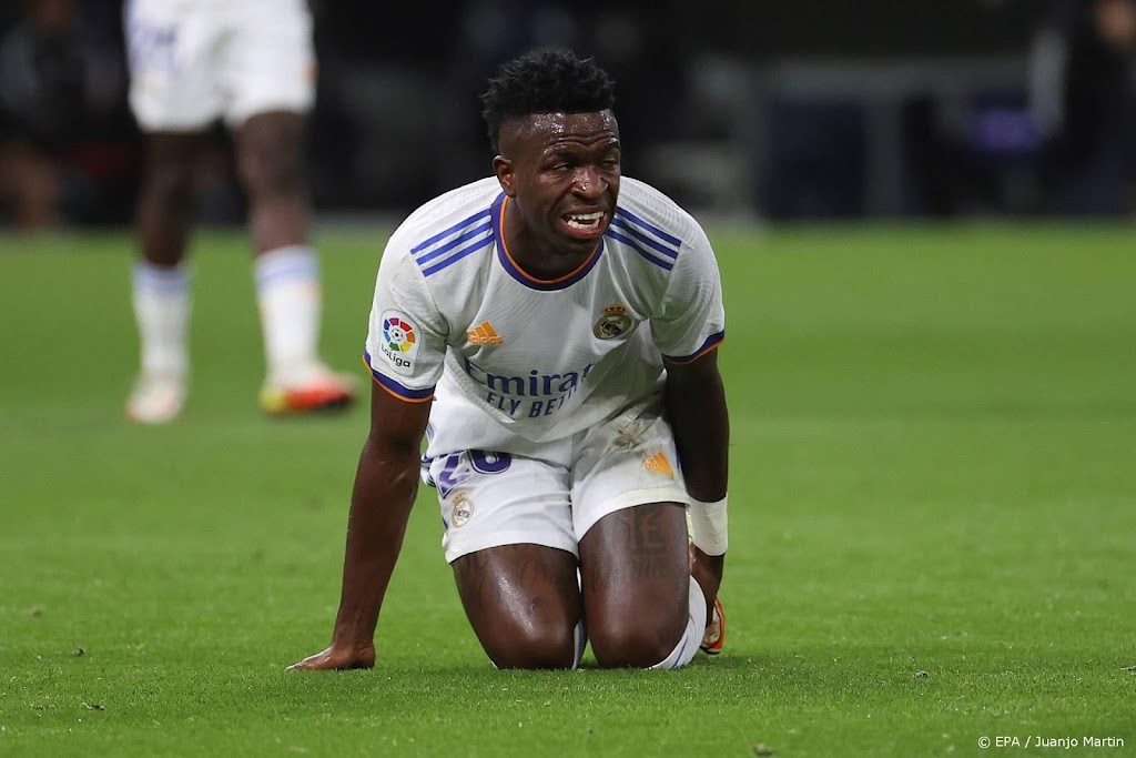 Vinícius Júnior helpt Real met twee treffers aan koppositie