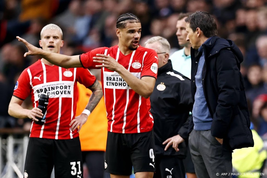 Trainer Schmidt noemt overwinning PSV op FC Twente verdiend