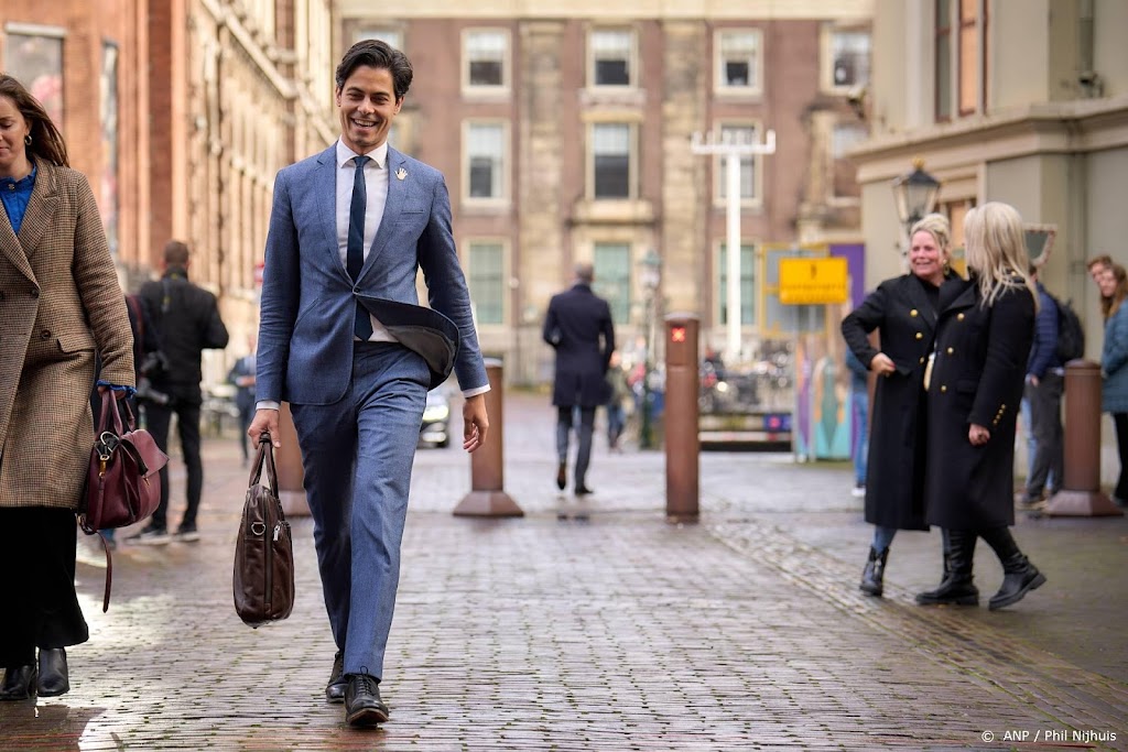 Oppositie kraakt niet halen klimaatdoel, 'gele kaart' voor Jetten