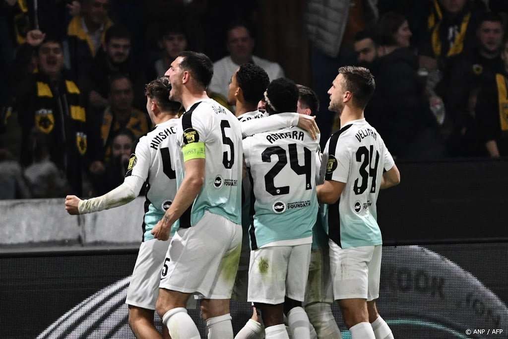 Brighton & Hove Albion wint bij AEK Athene en is ronde verder