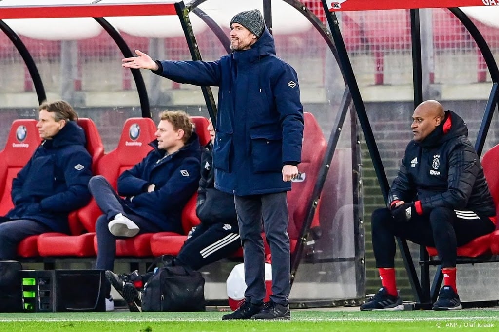Ten Hag rekent zich nog niet rijk met riante voorsprong van Ajax