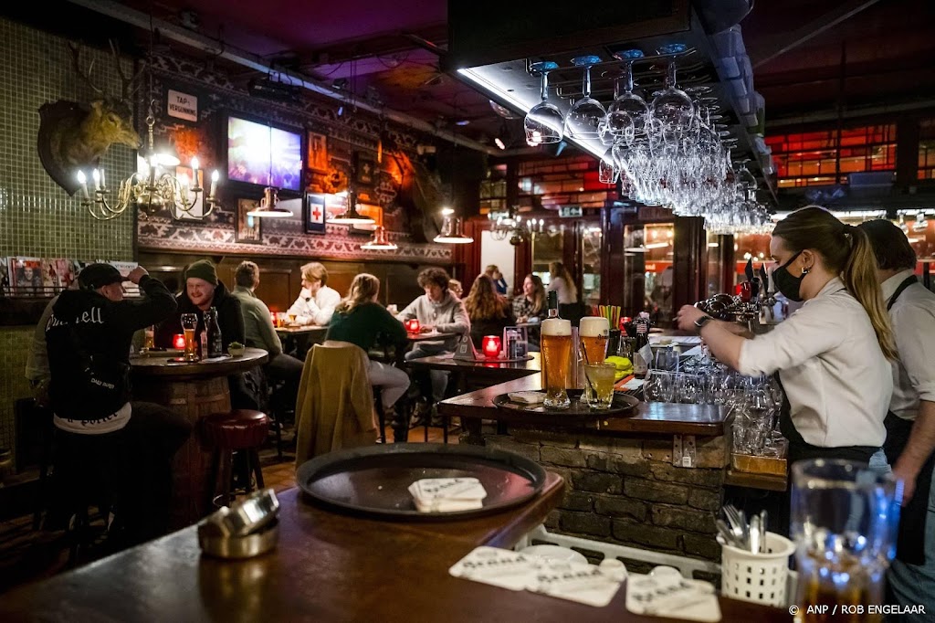 Horeca en zalen weer open: 334.000 testafspraken in eerste week