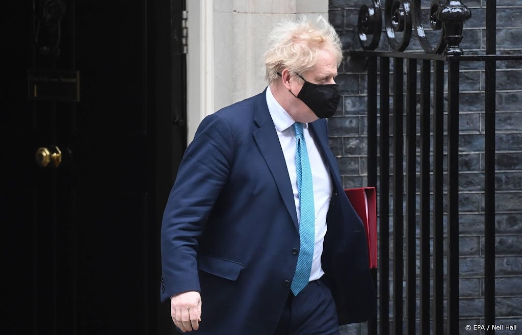 Oppositie na publicatie rapport: 'laffe' Johnson moet weg