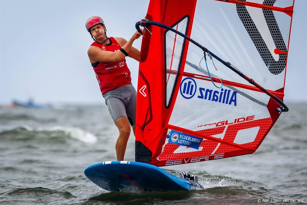 Windfoiler Van Opzeeland blijft aan de leiding op WK, Badloe klimt