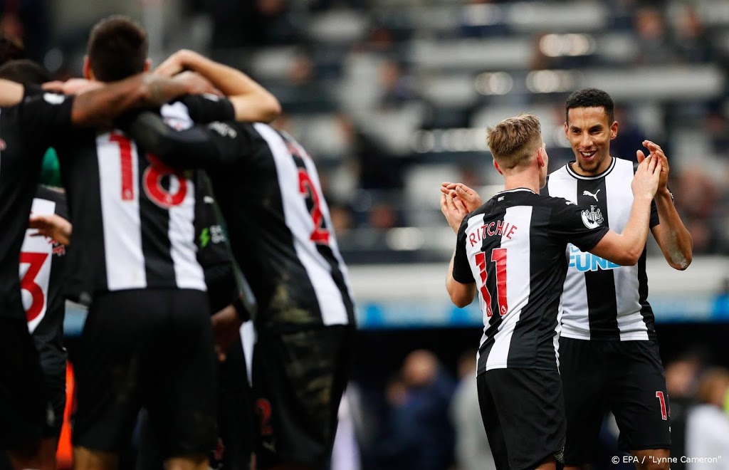 Newcastle United stuurt personeel met verlof