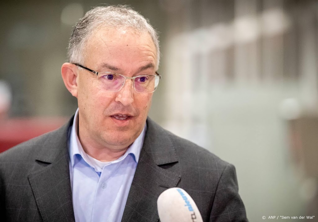 Aboutaleb roept zorgpersoneel op zich te melden