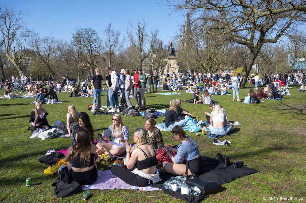 Opnieuw drukte in stadsparken, gemeenten handhaven strenger