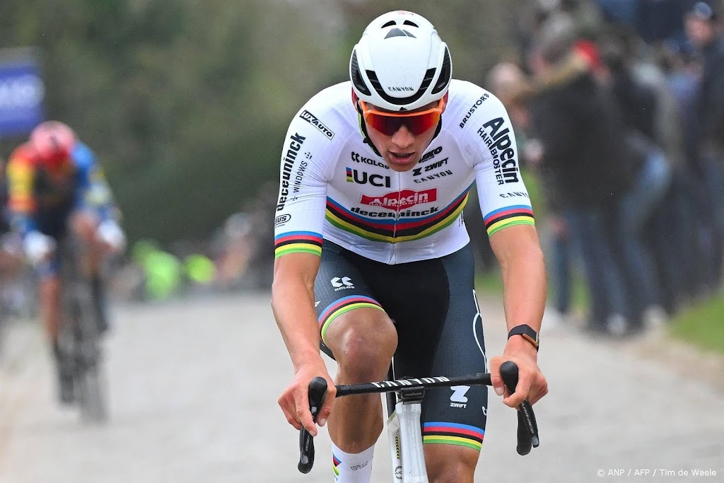 Van der Poel en Kopecky azen op derde zege in Ronde van Vlaanderen