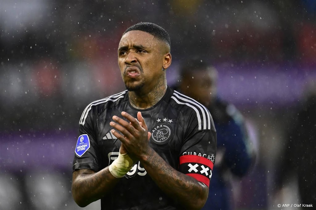 Ajax start met Bergwijn tegen PEC Zwolle