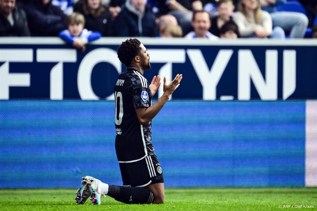 Akpom schiet gehavend Ajax naar vijfde plaats van Eredivisie