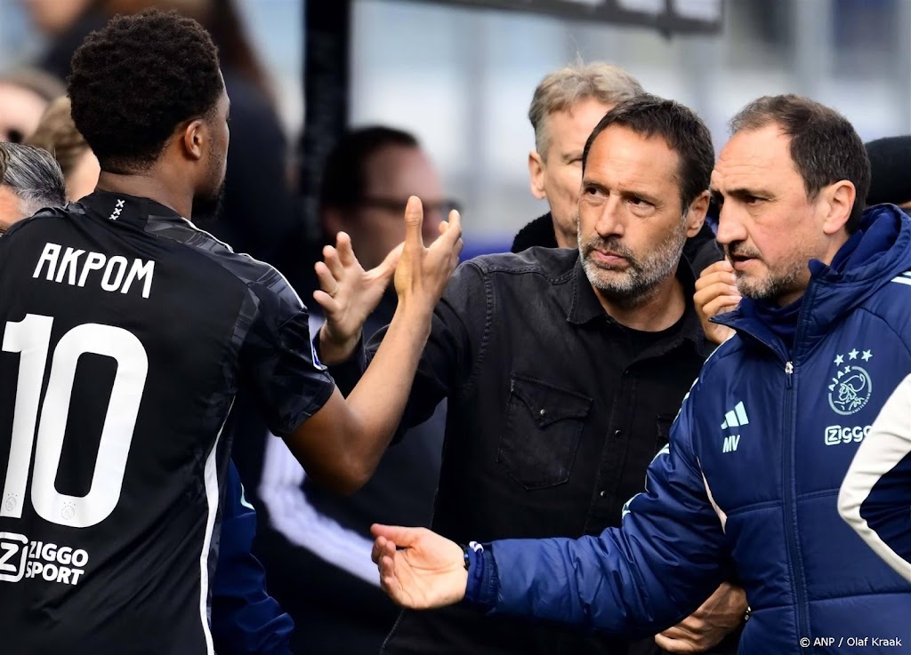 Trainer Van 't Schip ziet Ajax toch weer in problemen komen