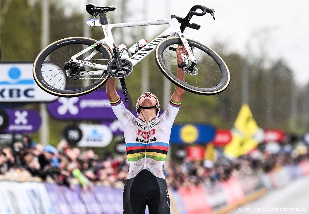 Van der Poel 'volledig leeg' na zege in Vlaanderen