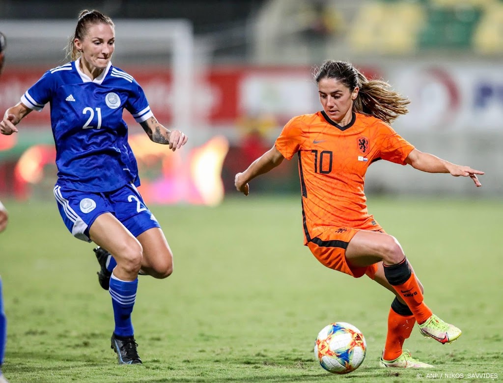 Oranje zonder Van Es en Van de Sanden en met Van de Donk naar EK