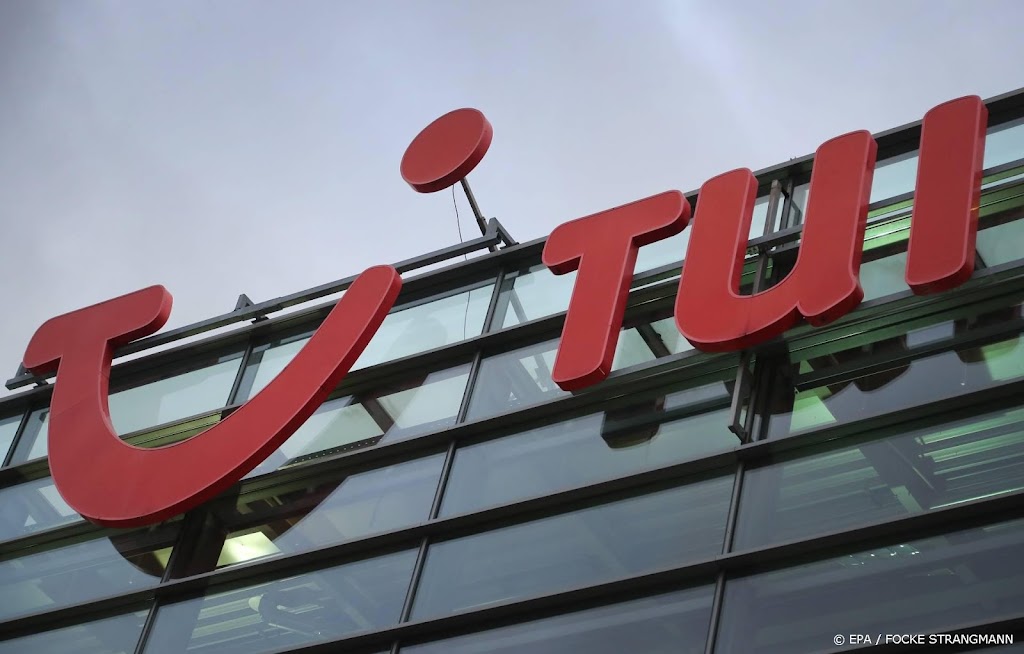Lange wachttijden op Britse luchthavens, TUI annuleert vluchten