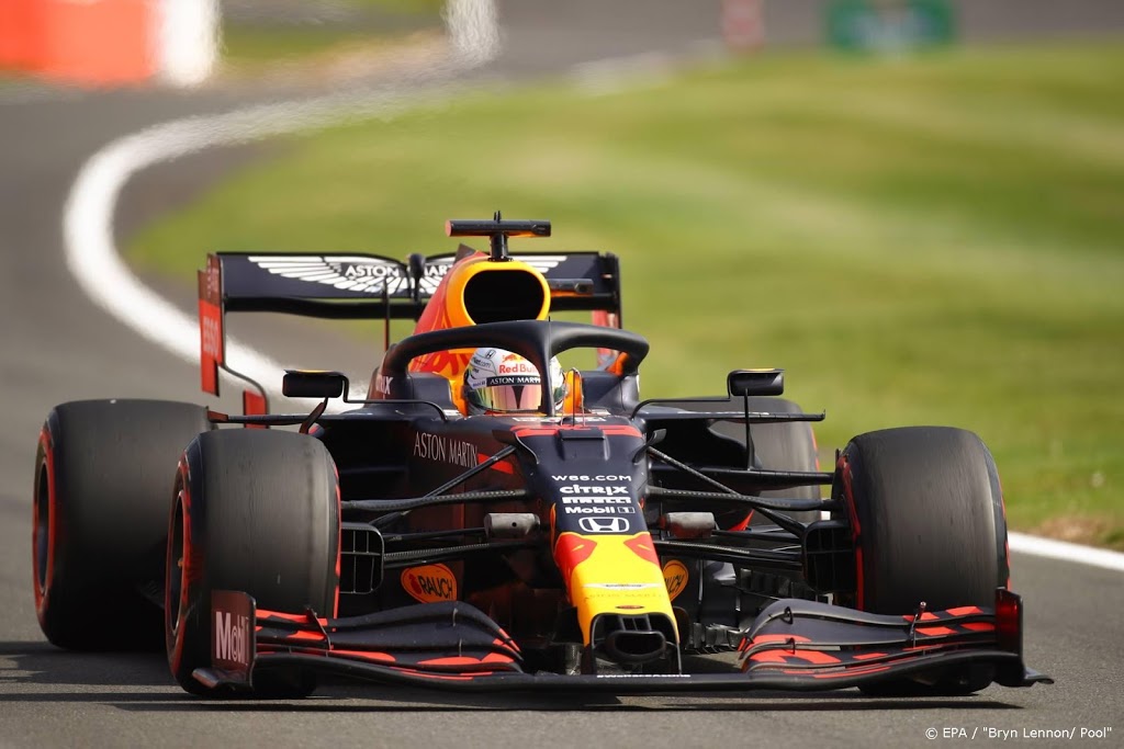 Verstappen eerst de snelste, daarna veertiende op Silverstone
