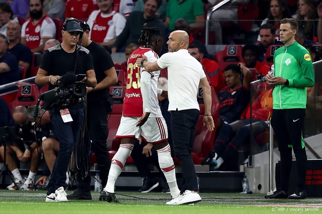Schreuder wil defensieve problemen Ajax snel oplossen